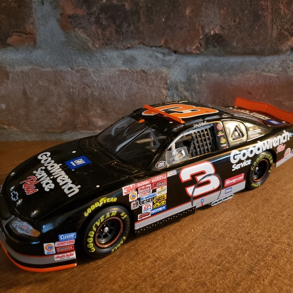 Dale Earnhardt 1/24 No Bull Car - Picture 4 of 6
